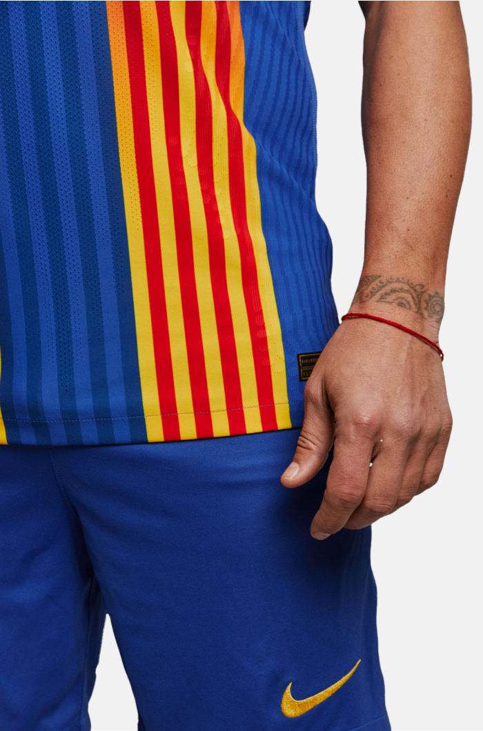 Puyol prsenterer den nye El Clsico-trje